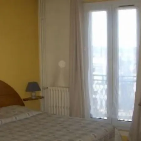 De Paris Et Des Voyageurs